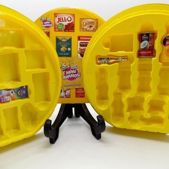 Mini Brands Series 2 Collector's Case‎ and 4 Minis / Golden Ketchup - Picture 3 of 5